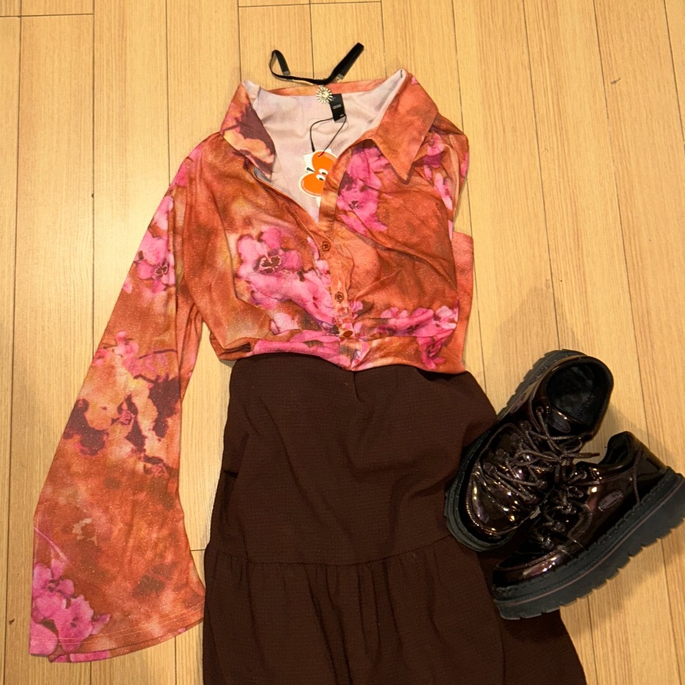 Sparkly 90s button up blouse with flare sleeves.